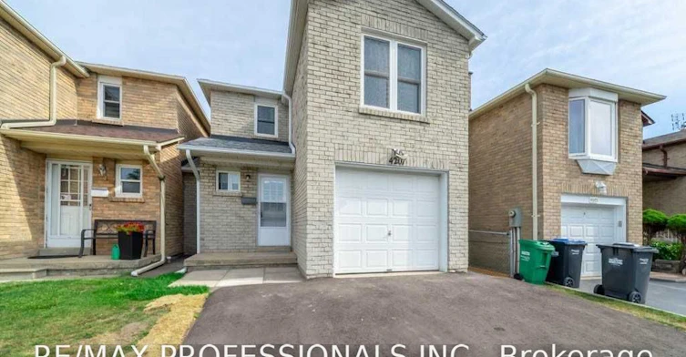 4207 Beacon Lane, Mississauga, ON, L5C 3V8