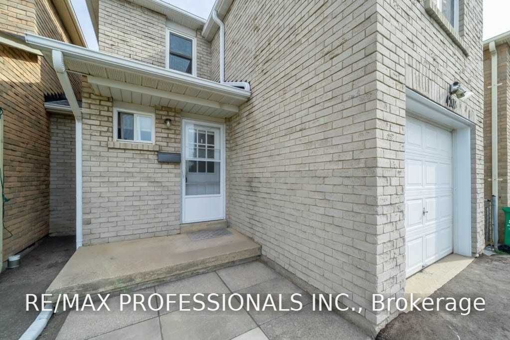 4207 Beacon Lane, Mississauga, ON, L5C 3V8 - 2