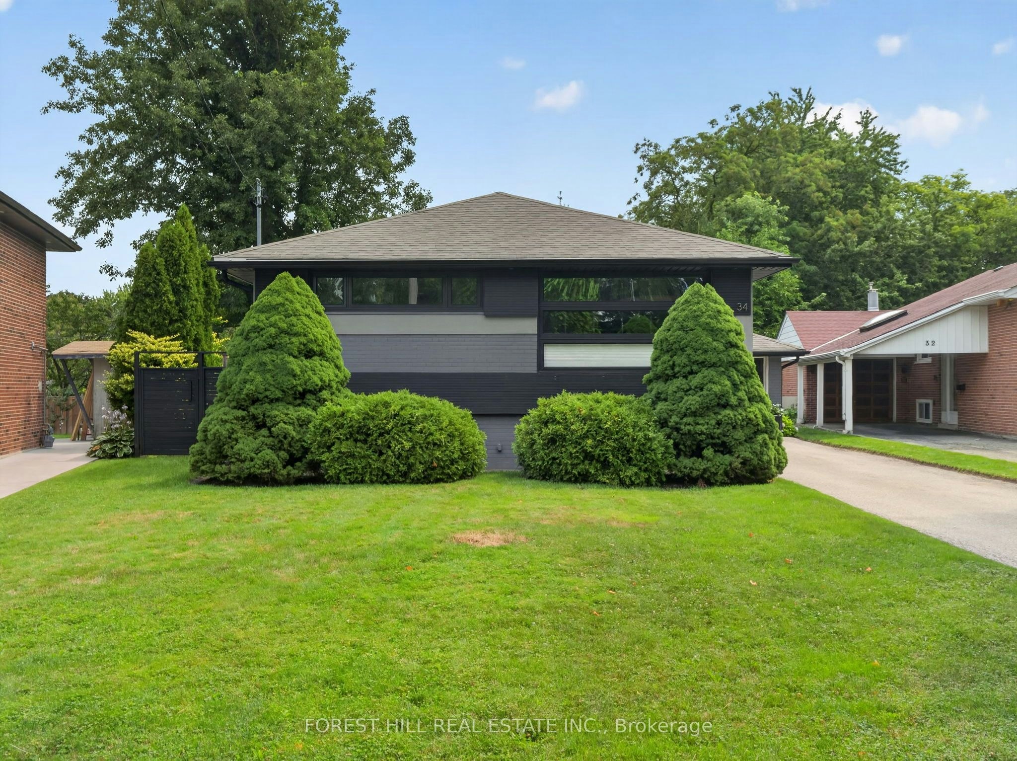34 Mitre Place, Toronto, ON, M9R 3C4