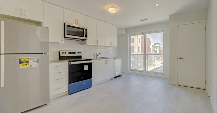 305-3401 Ridgeway Drive, Mississauga, ON, L5L 0B9 - 5