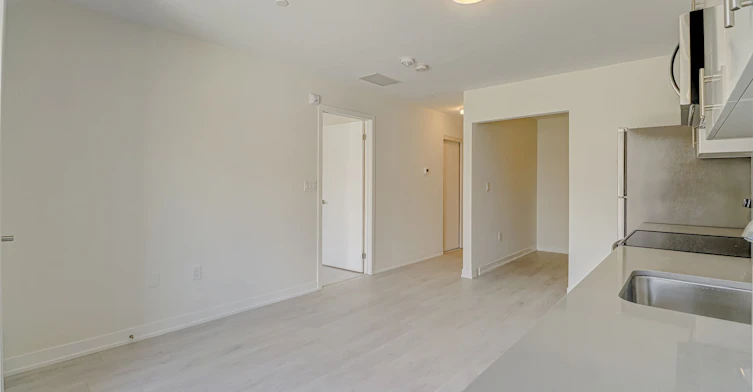 305-3401 Ridgeway Drive, Mississauga, ON, L5L 0B9 - 12