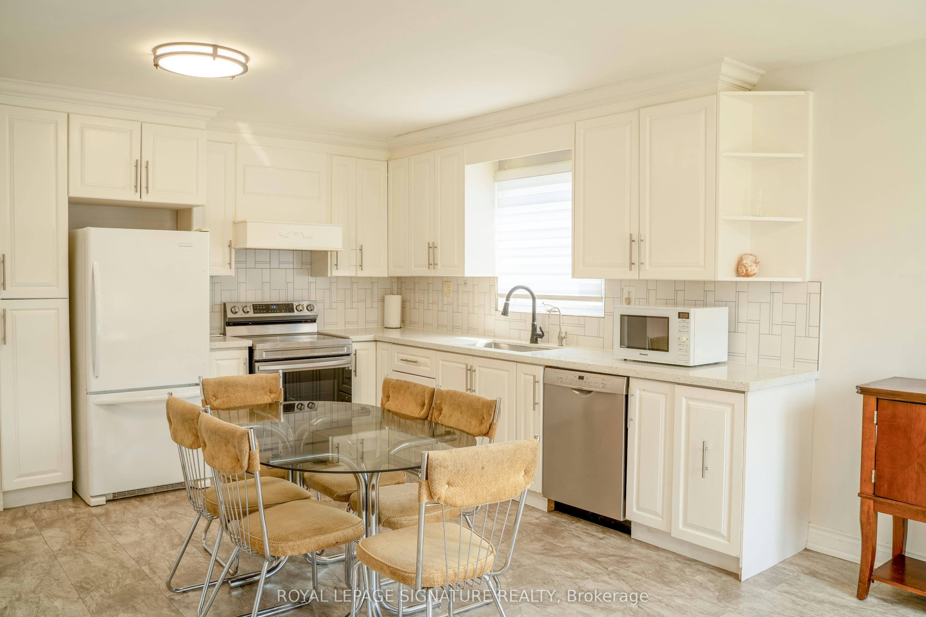 42 Kingsview Boulevard, Toronto, ON, M9R 1T8 - 4