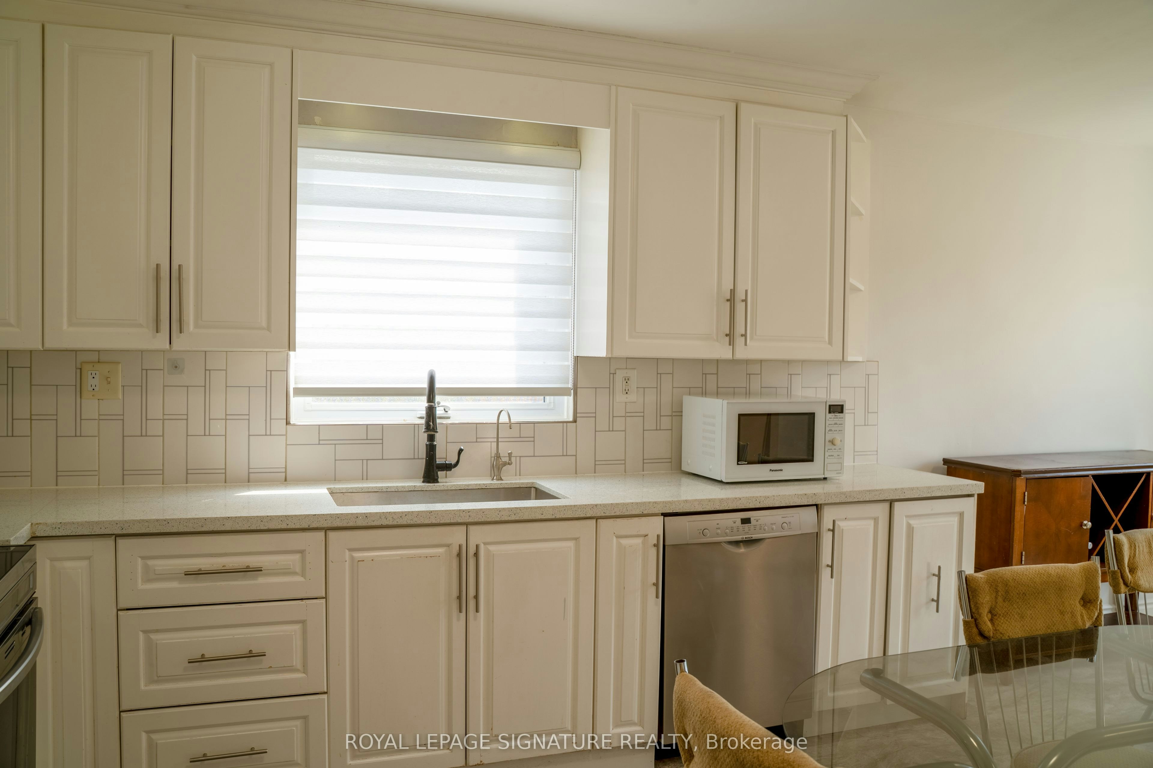 42 Kingsview Boulevard, Toronto, ON, M9R 1T8 - 6
