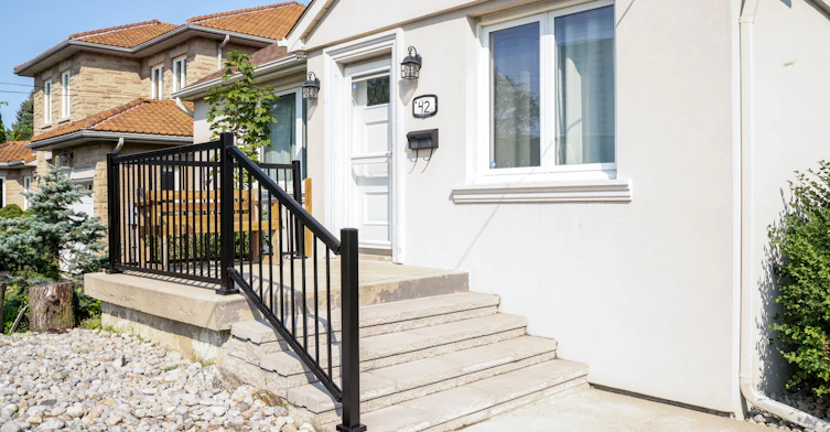 42 Kingsview Boulevard, Toronto, ON, M9R 1T8 - 2