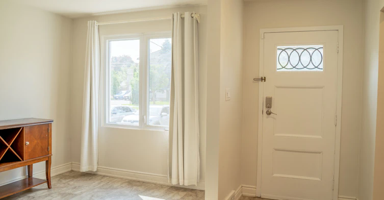 42 Kingsview Boulevard, Toronto, ON, M9R 1T8 - 3