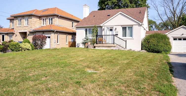 42 Kingsview Boulevard, Toronto, ON, M9R 1T8