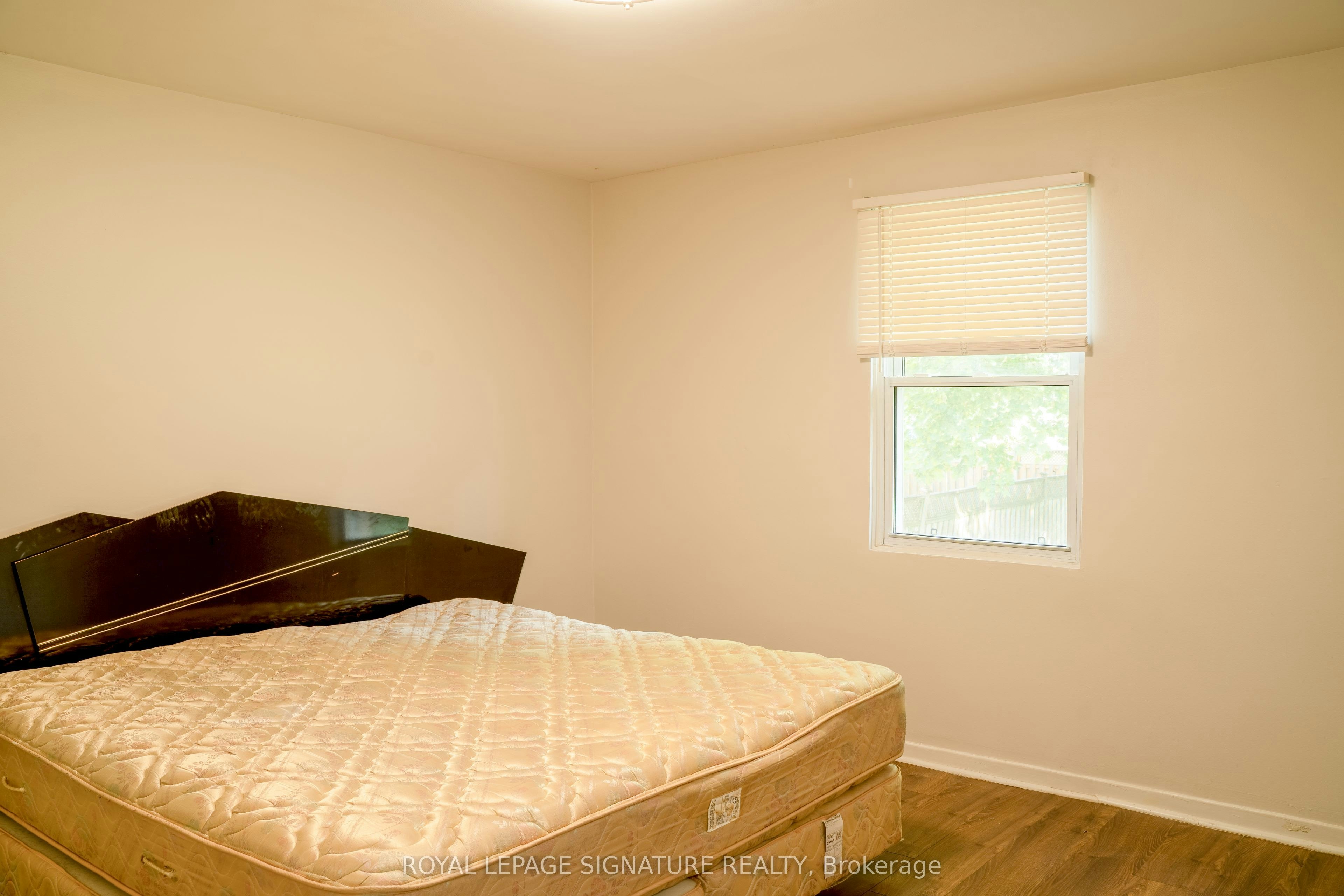 42 Kingsview Boulevard, Toronto, ON, M9R 1T8 - 9