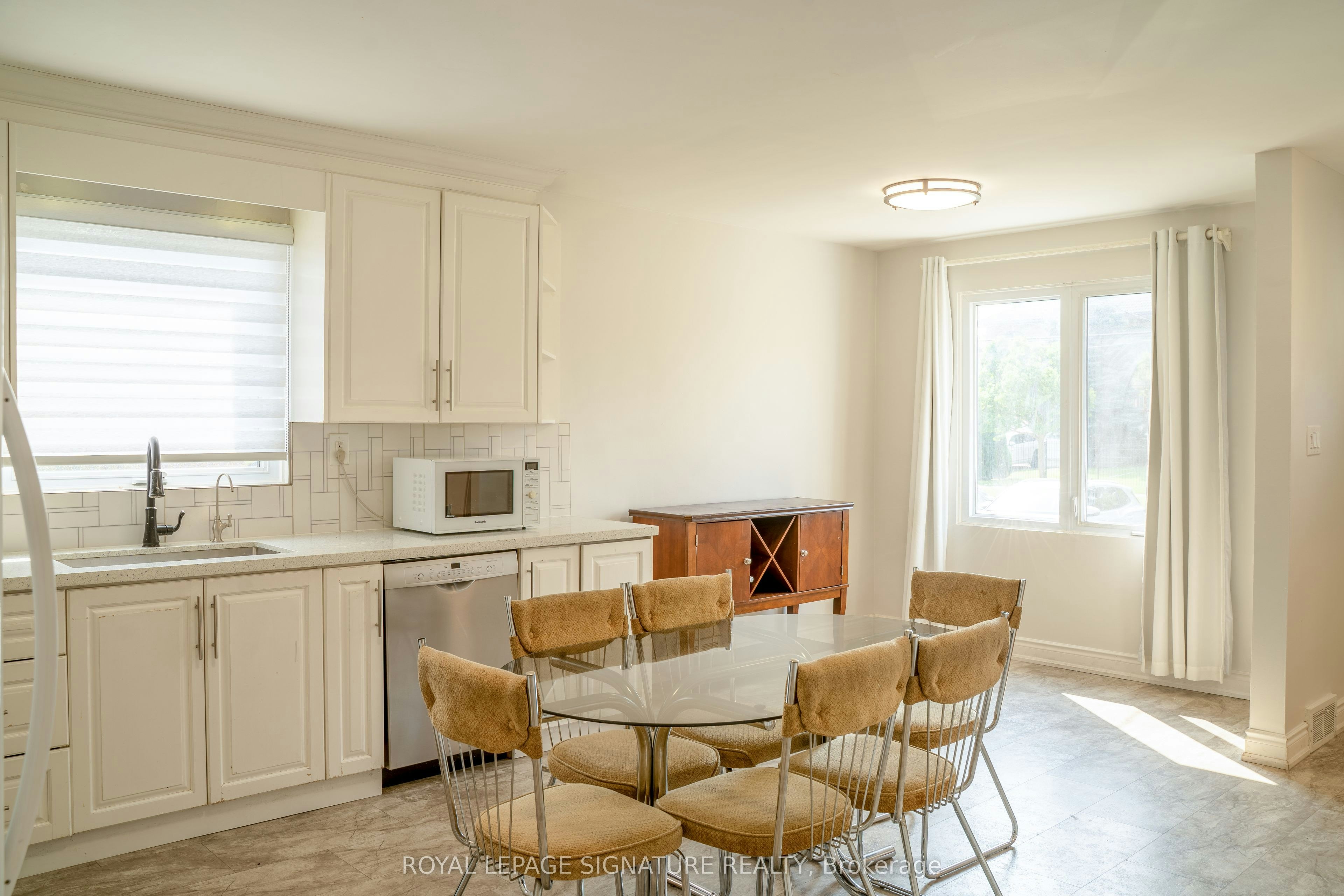 42 Kingsview Boulevard, Toronto, ON, M9R 1T8 - 5