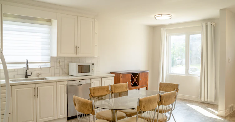 42 Kingsview Boulevard, Toronto, ON, M9R 1T8 - 5