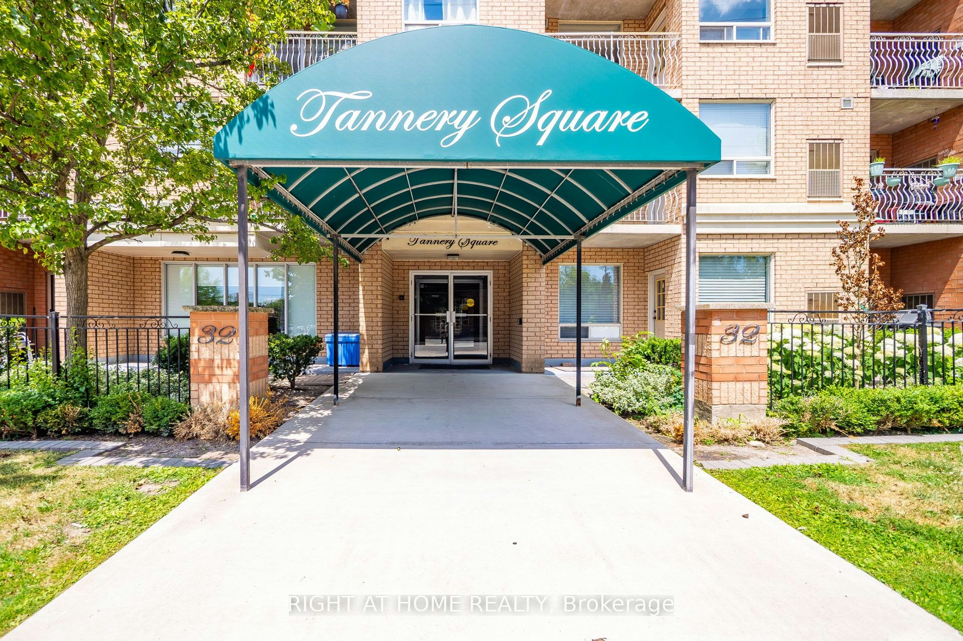 607-32 Tannery Street, Mississauga, ON, L5M 6T6