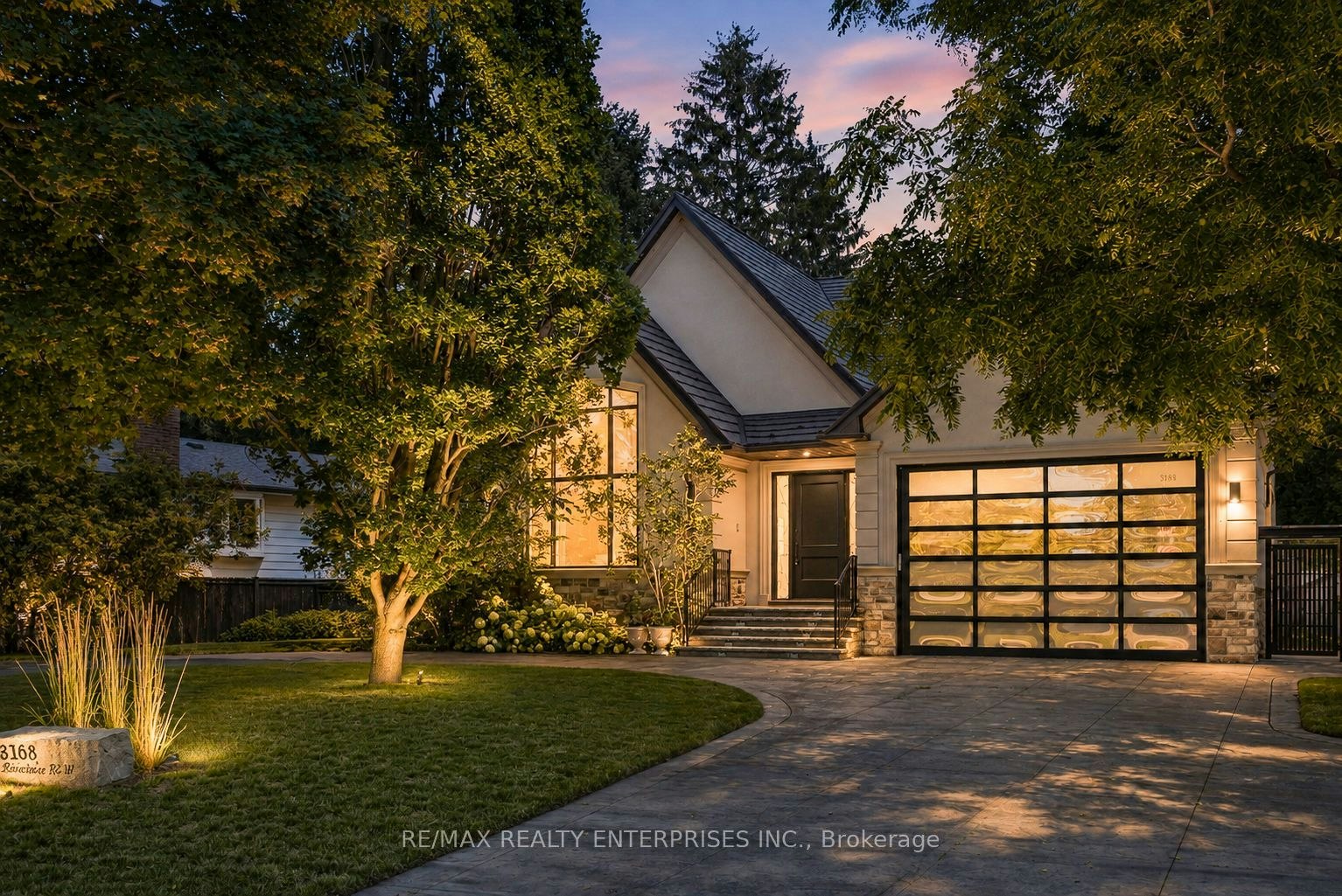 3168 Lakeshore Road W, Oakville, ON, L6L 1J6