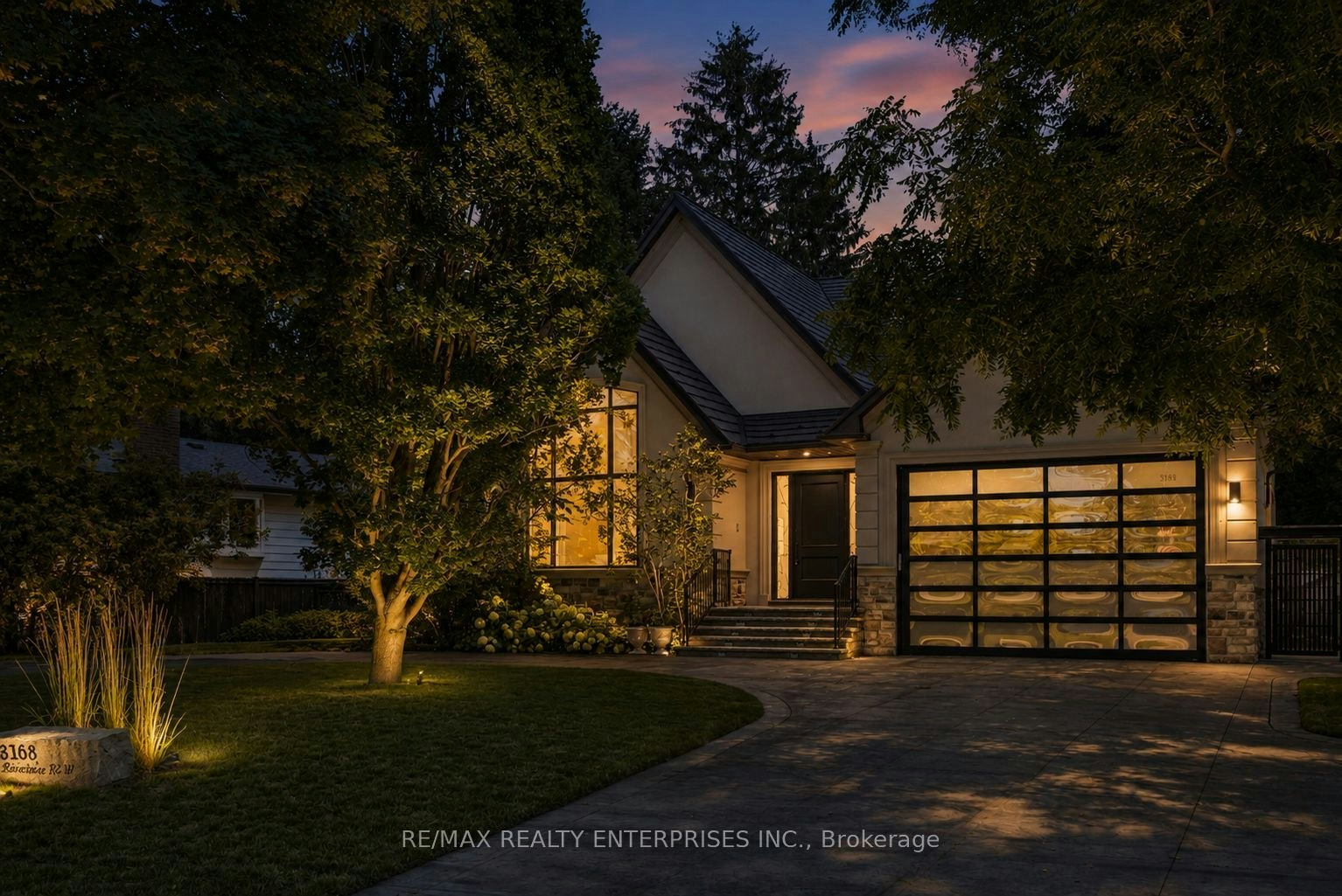 3168 Lakeshore Road W, Oakville, ON, L6L 1J6