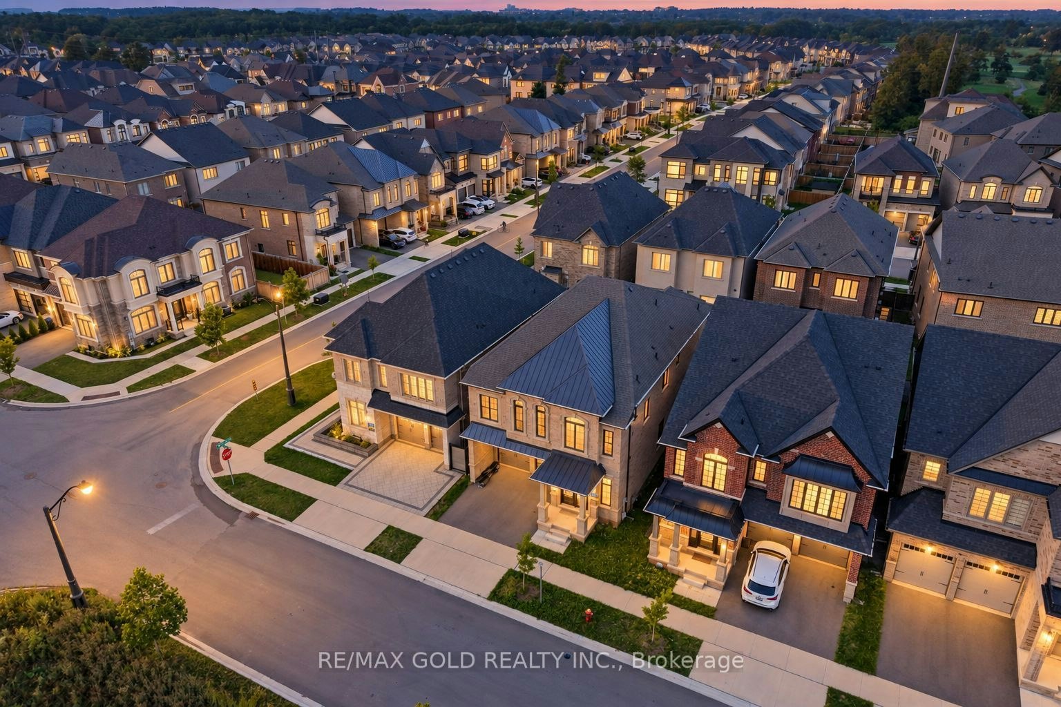 1199 Queens Plate Road E, Oakville, ON, L6M 5M4