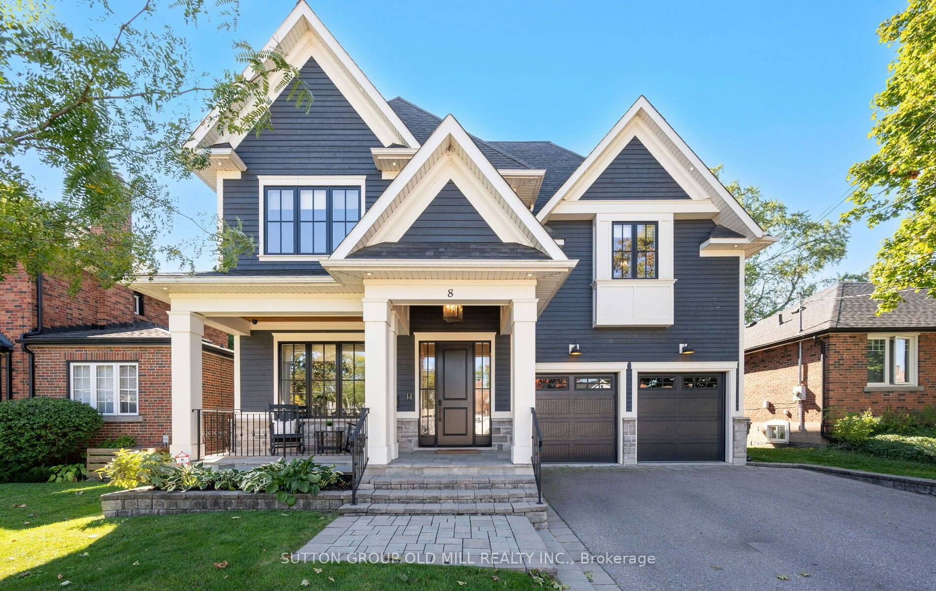 8 Cumberland Drive, Mississauga, ON, L5G 3M6