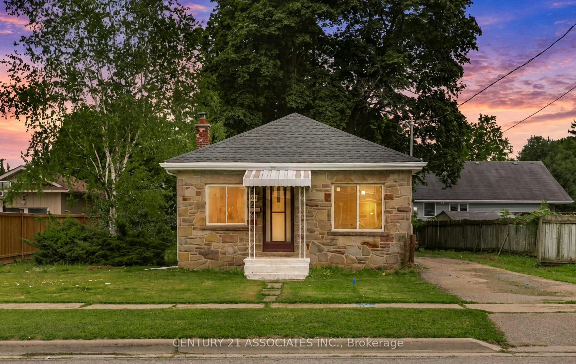 48 King Street, Halton Hills, ON, L7G 2G4 - 2