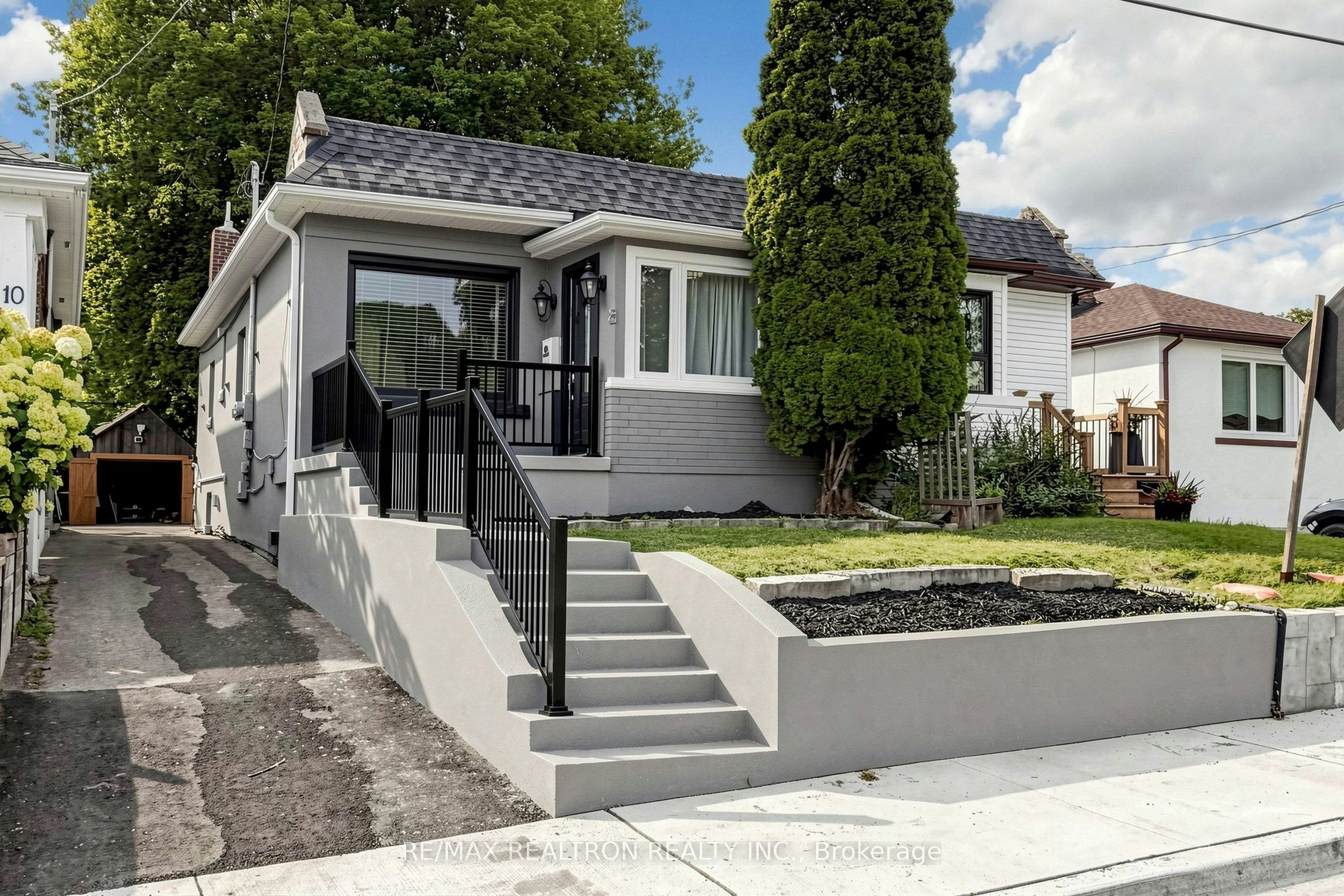 8 Villa Road, Toronto, ON, M8W 1M5