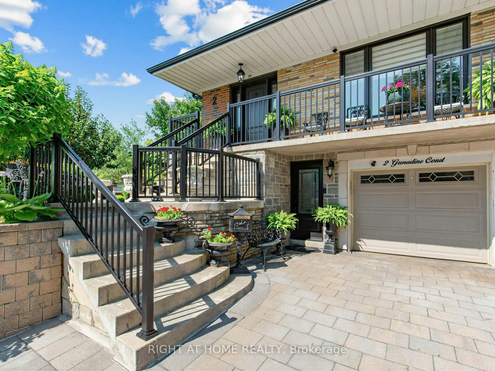 2 Grenadine Court, Toronto, ON, M9L 2H6