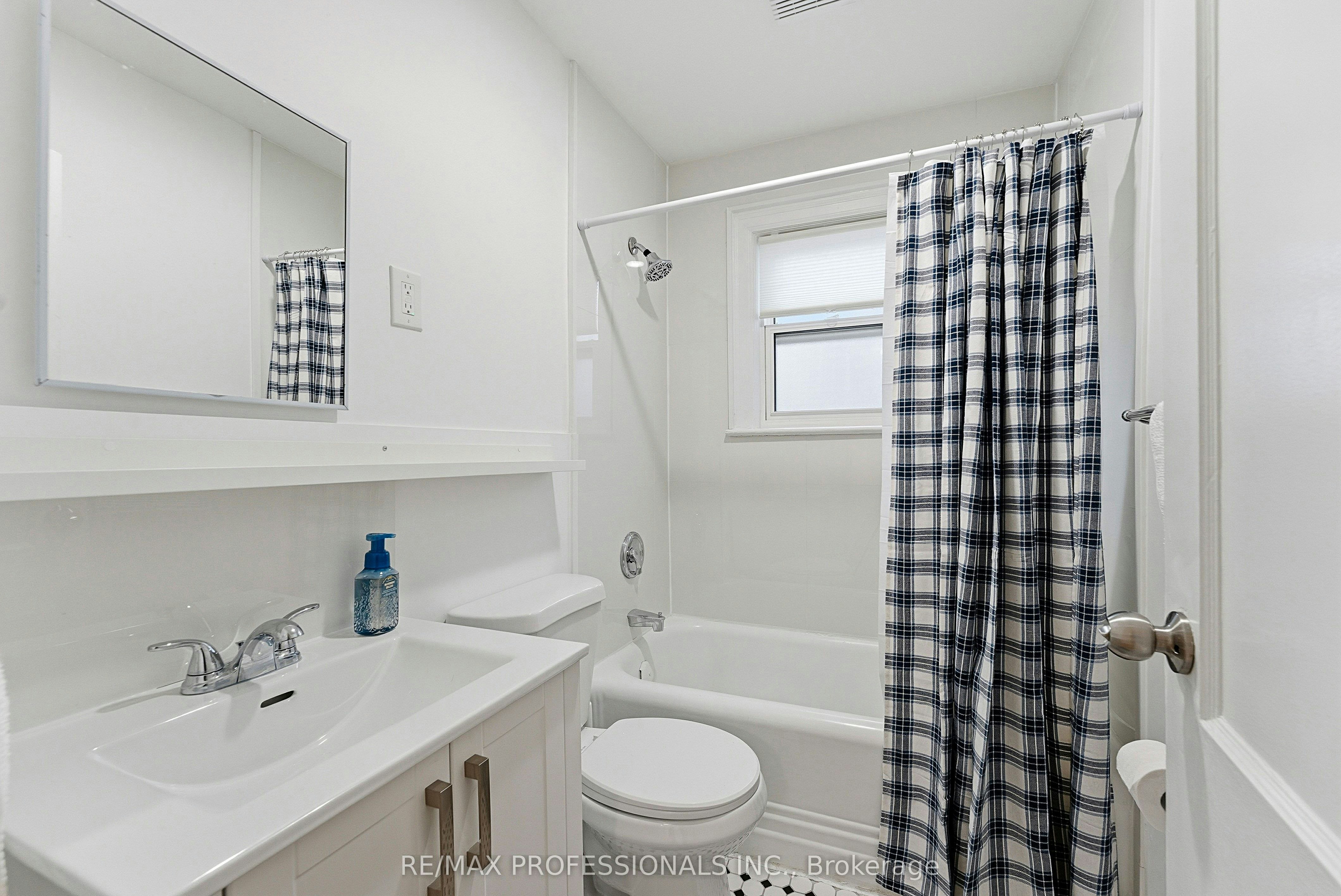 Upper-308 Jane Street, Toronto, ON, M6S 3Z4 - 26