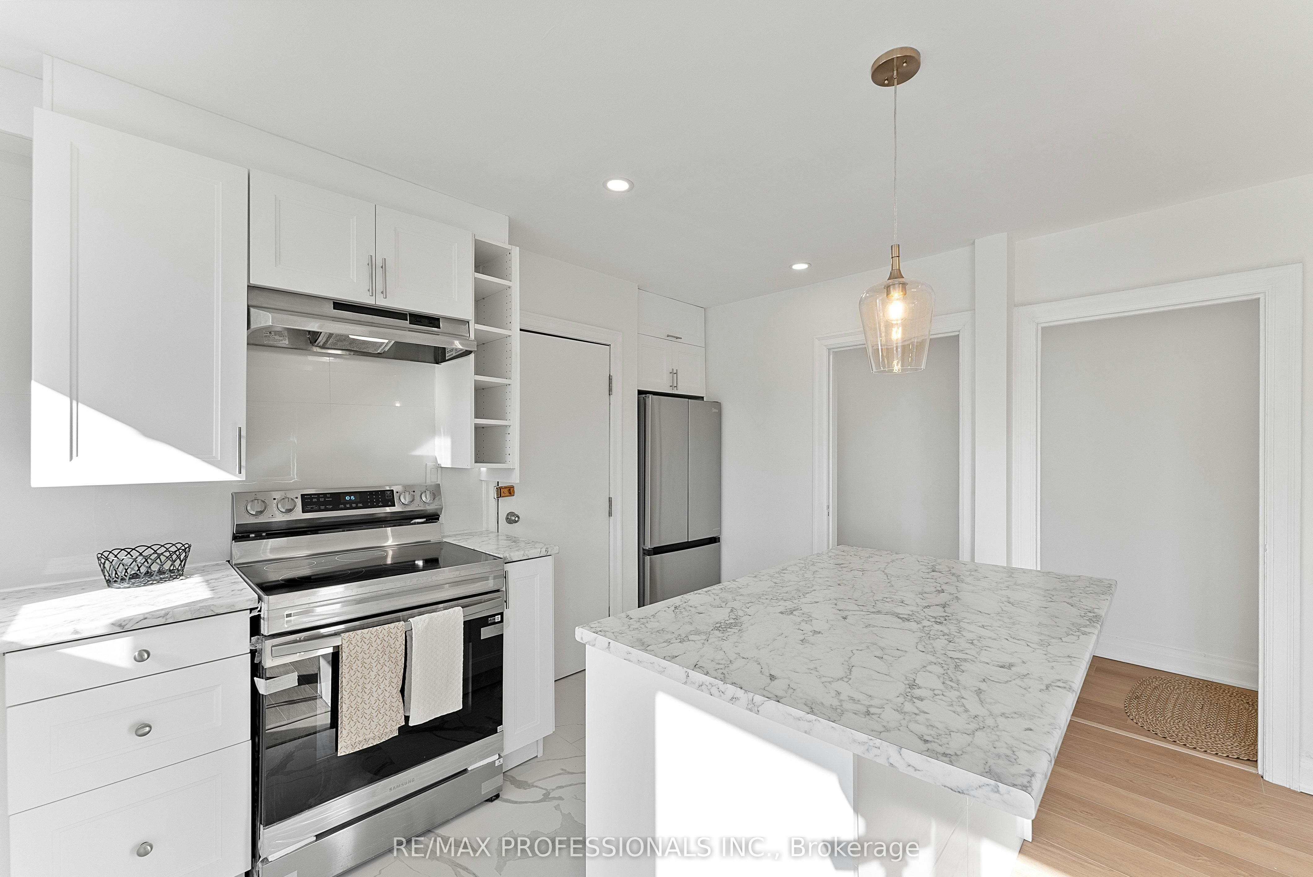 Upper-308 Jane Street, Toronto, ON, M6S 3Z4 - 10