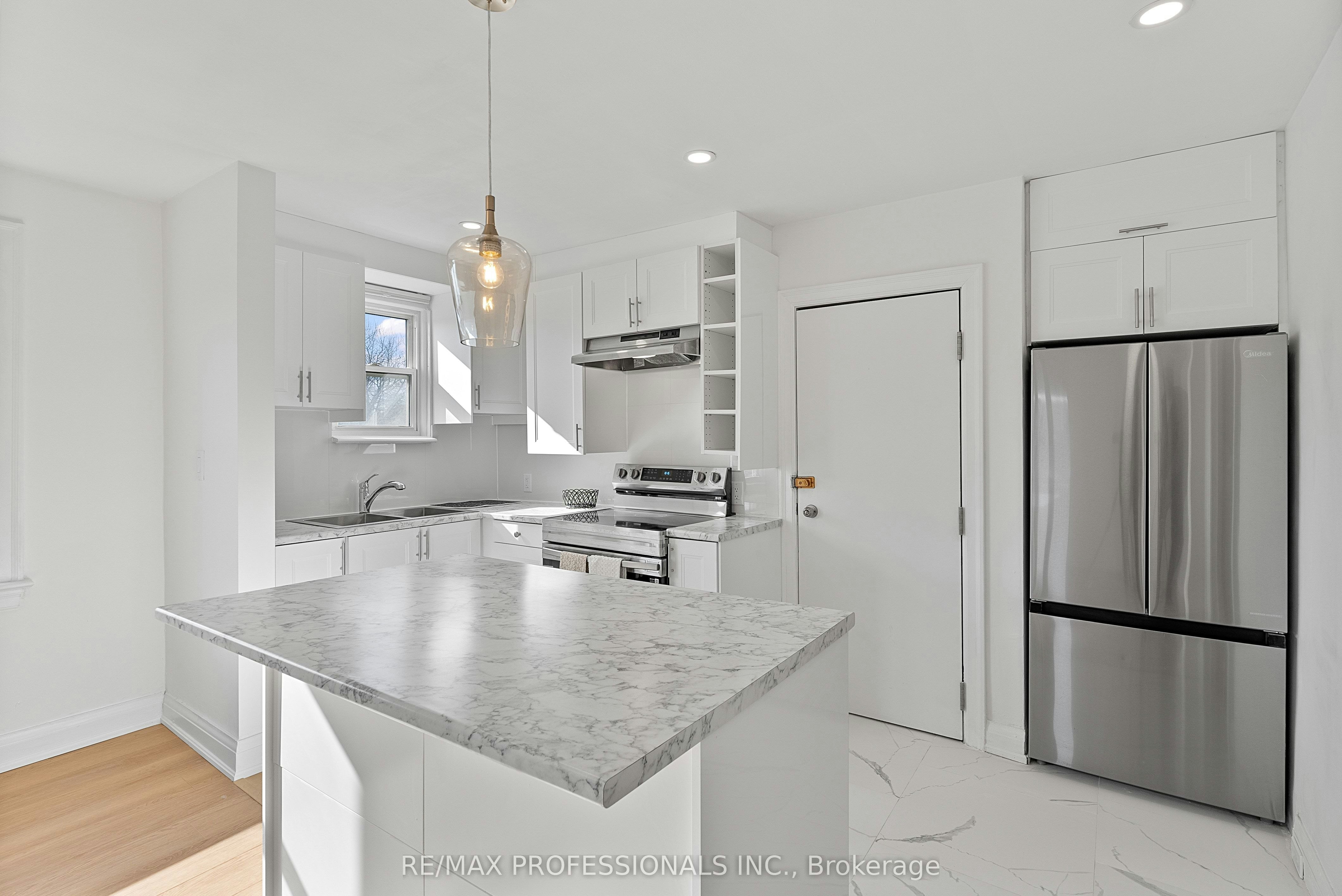 Upper-308 Jane Street, Toronto, ON, M6S 3Z4