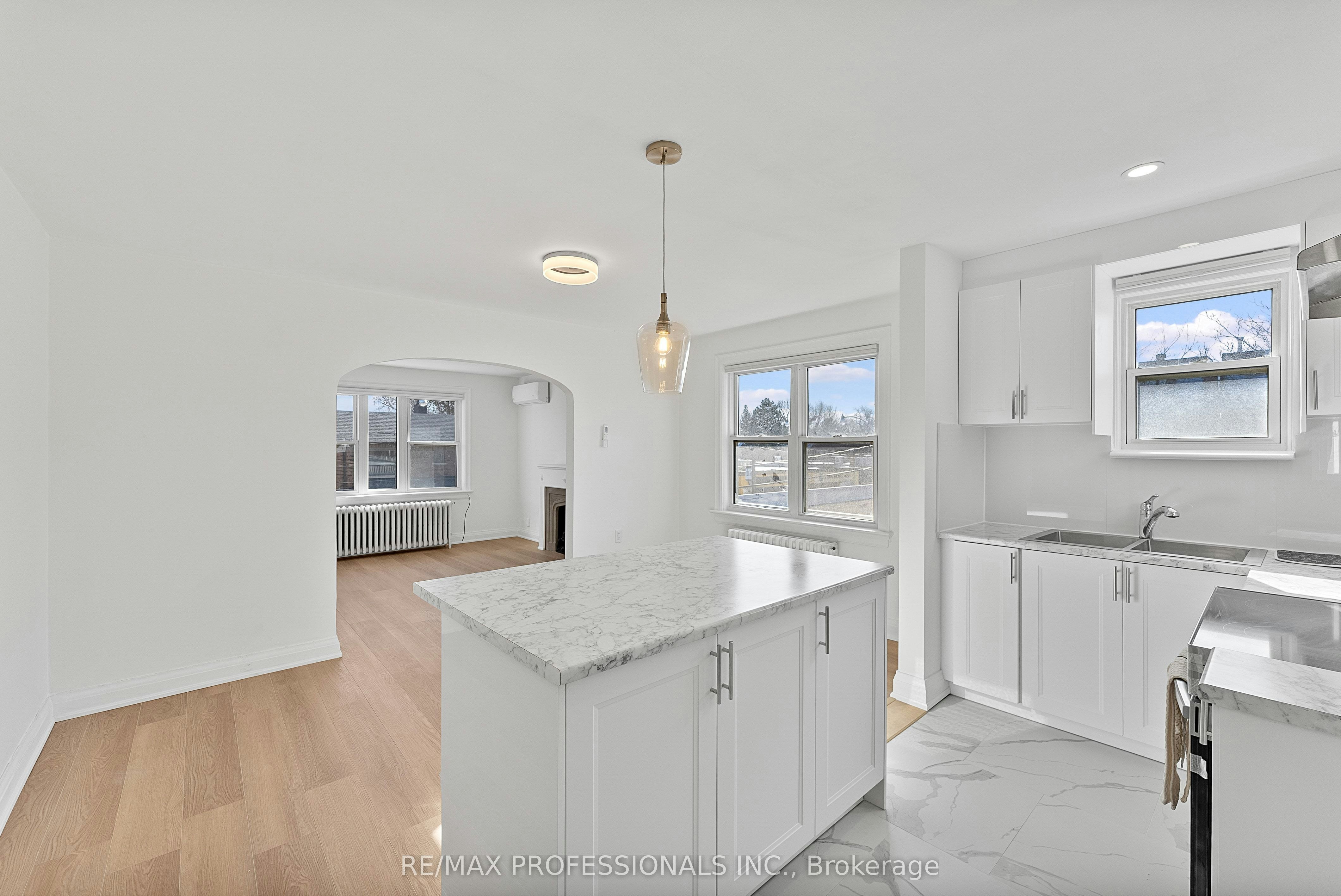 Upper-308 Jane Street, Toronto, ON, M6S 3Z4 - 13