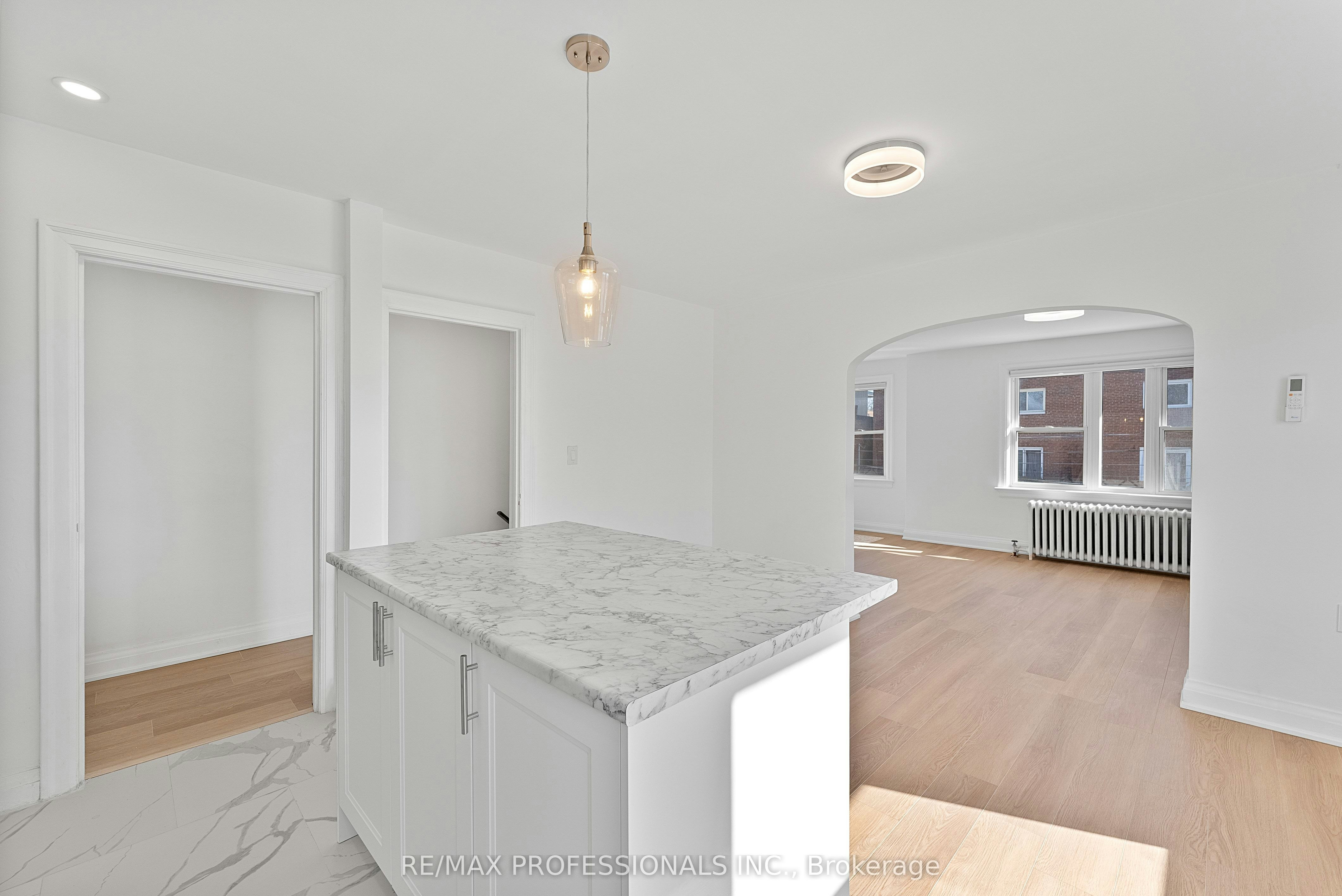 Upper-308 Jane Street, Toronto, ON, M6S 3Z4 - 14