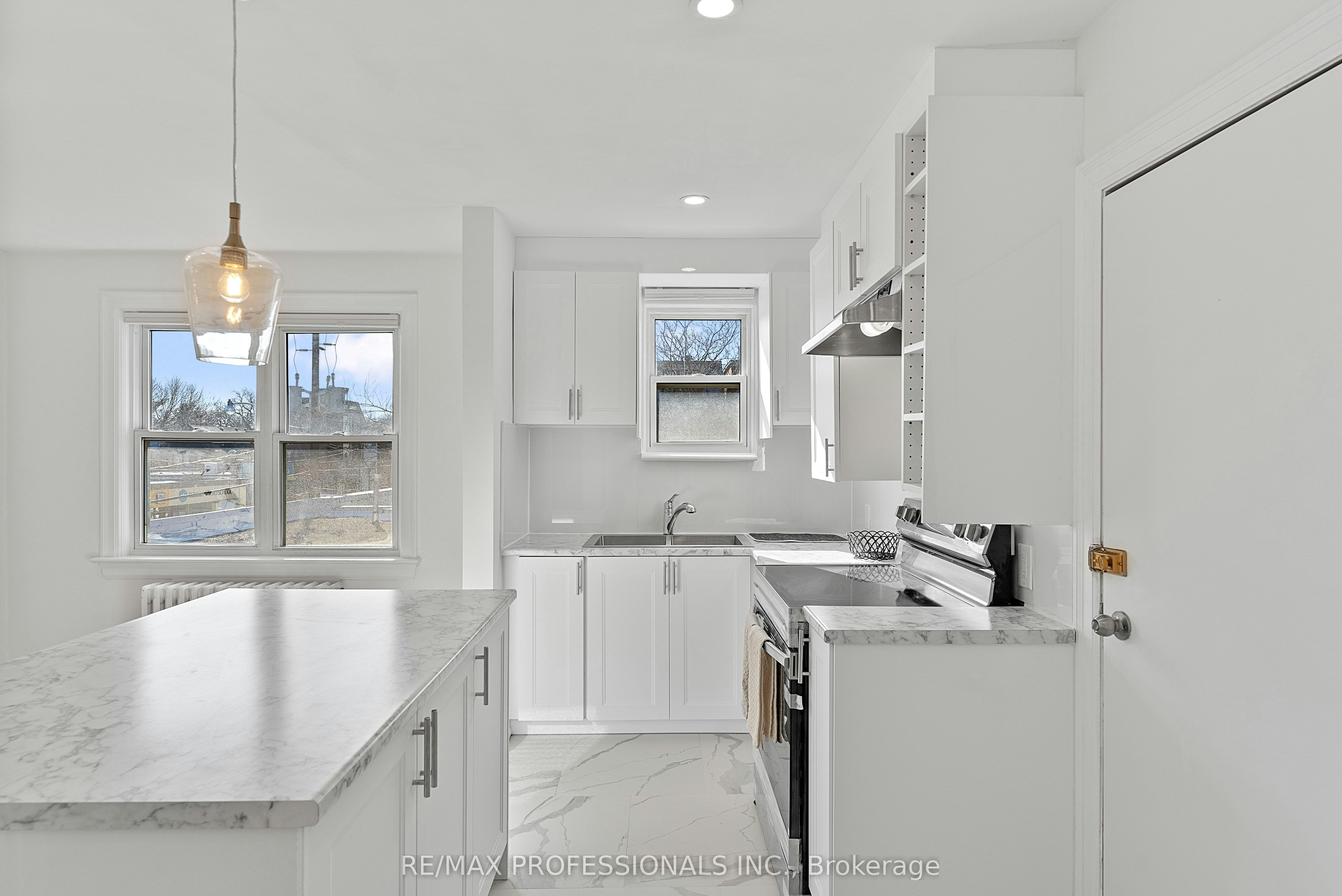Upper-308 Jane Street, Toronto, ON, M6S 3Z4 - 8