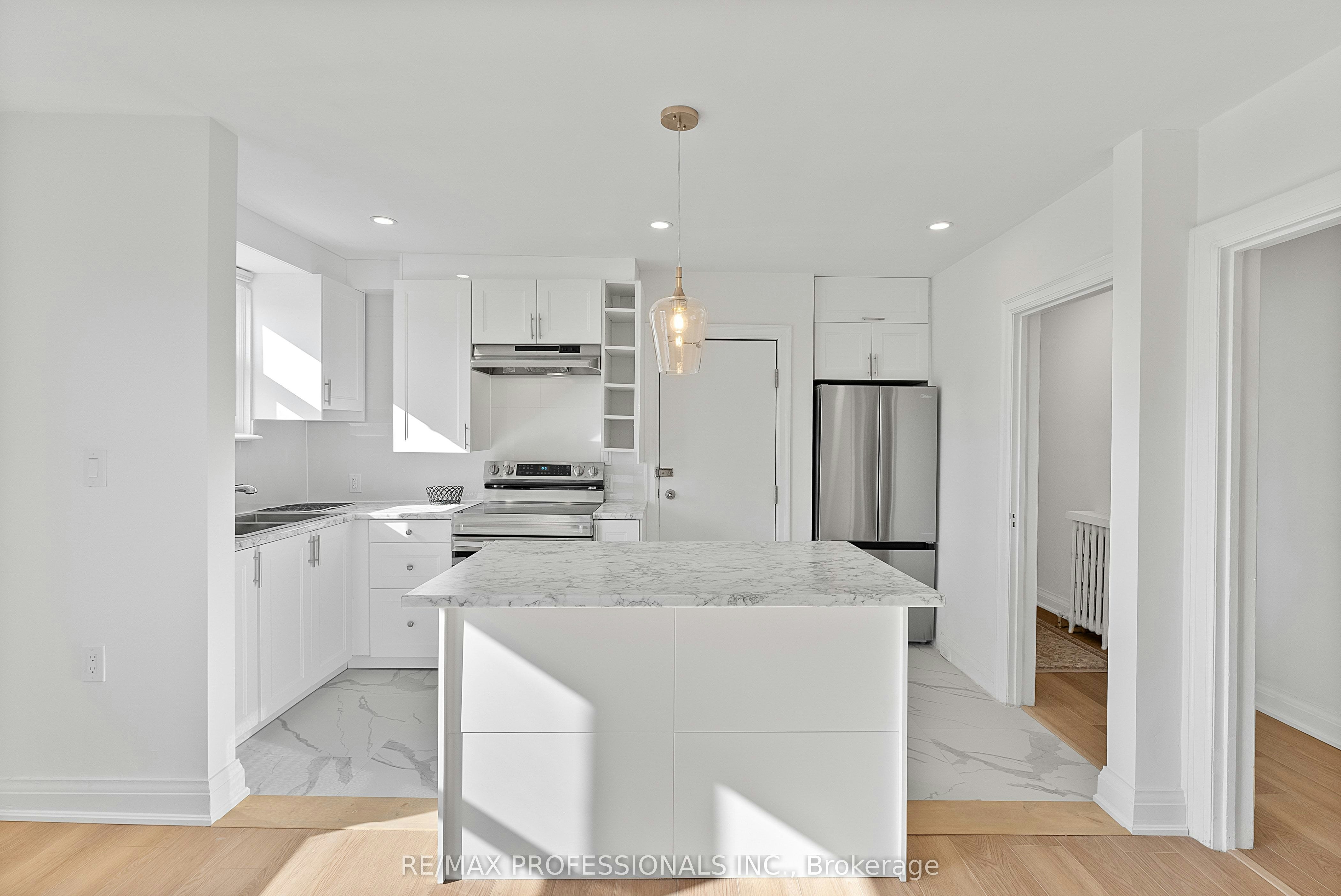 Upper-308 Jane Street, Toronto, ON, M6S 3Z4 - 9