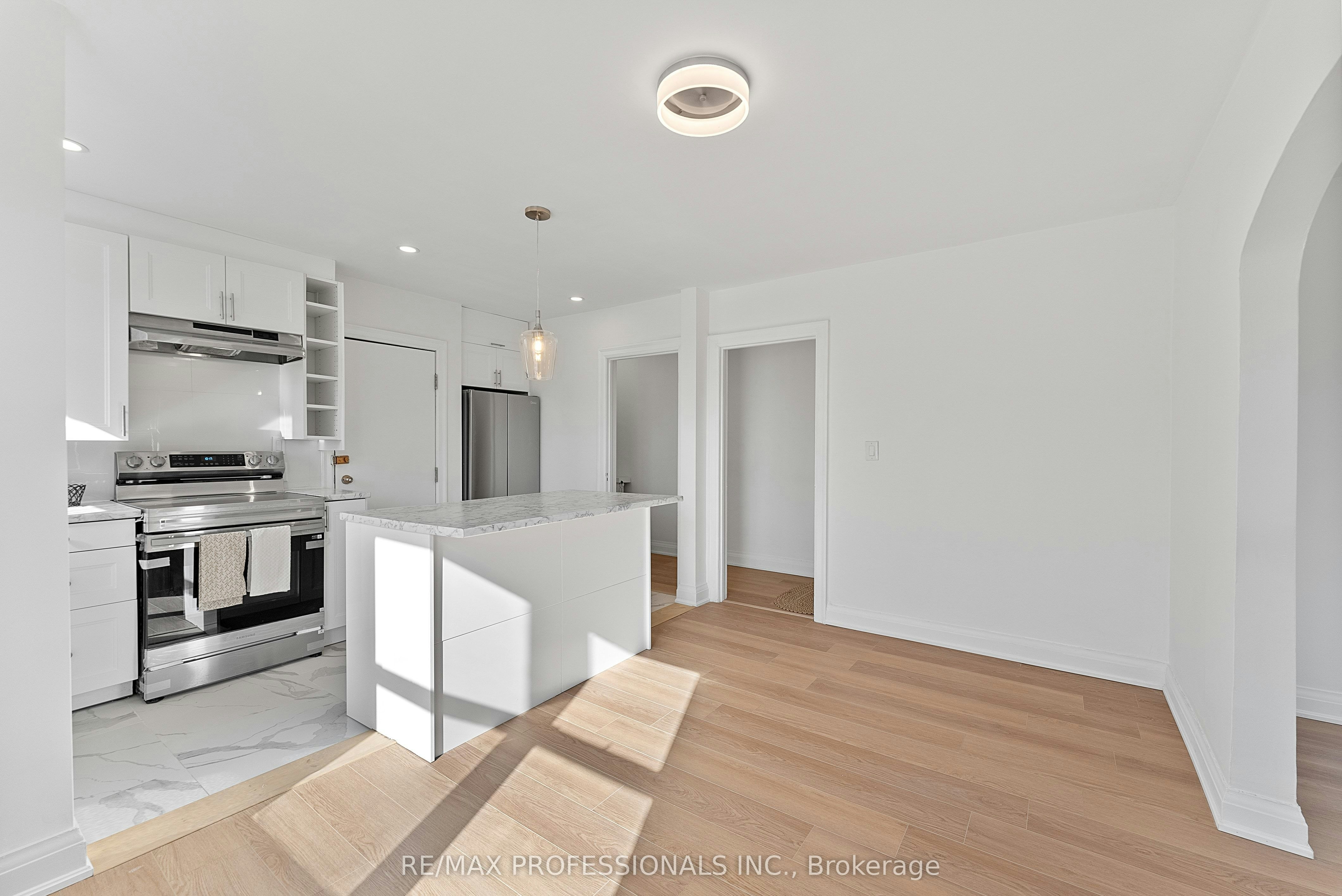 Upper-308 Jane Street, Toronto, ON, M6S 3Z4 - 11