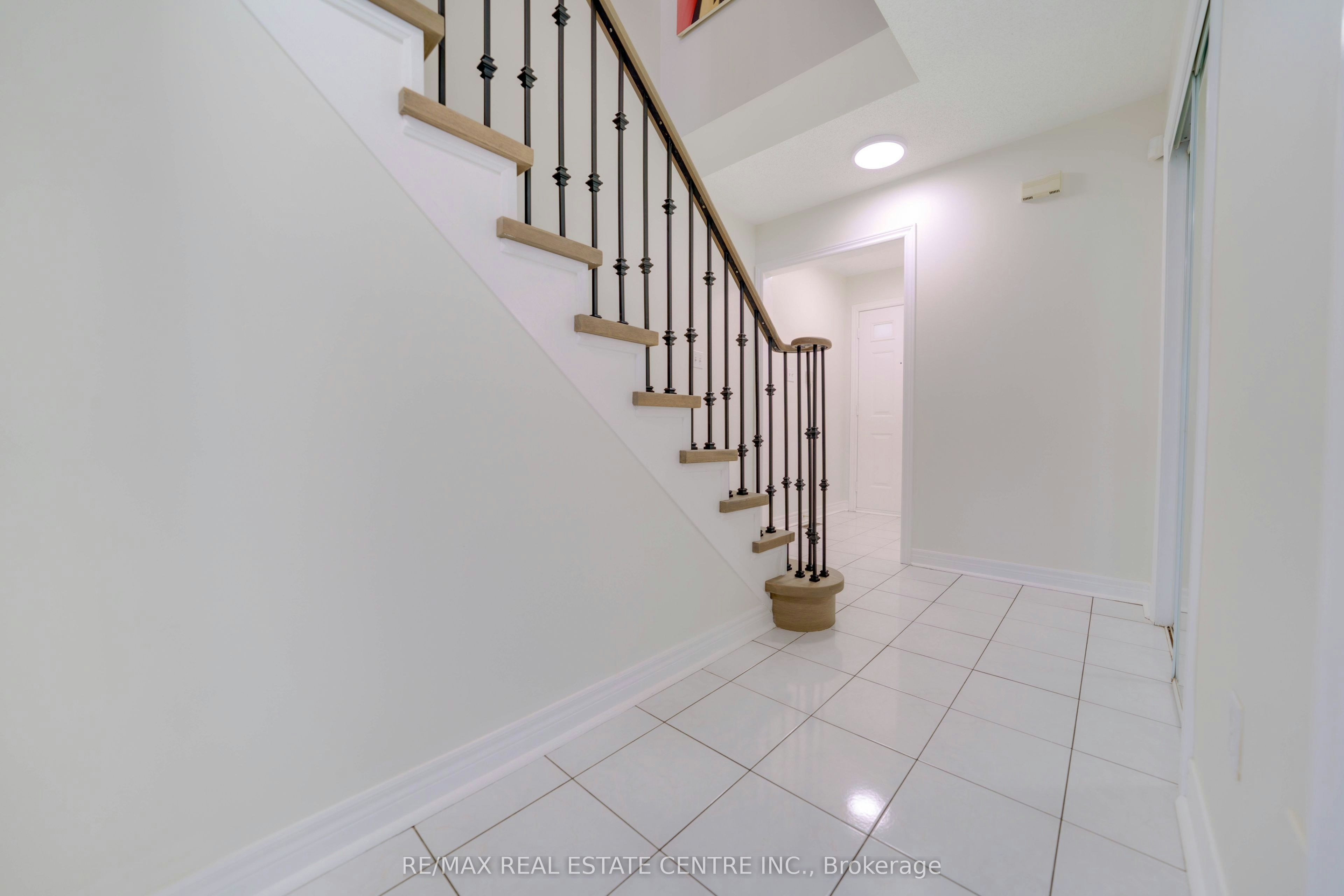 5915 Hemingway Road, Mississauga, ON, L5M 5K8 - 5