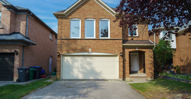 5915 Hemingway Road, Mississauga, ON, L5M 5K8