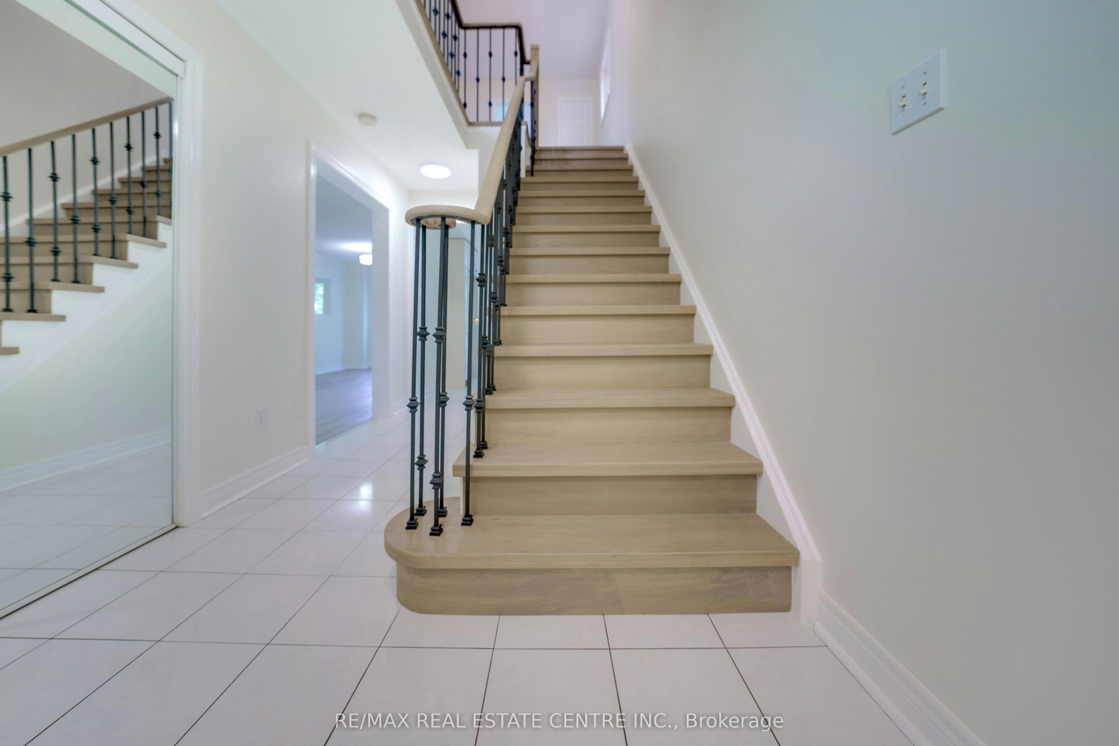 5915 Hemingway Road, Mississauga, ON, L5M 5K8 - 4