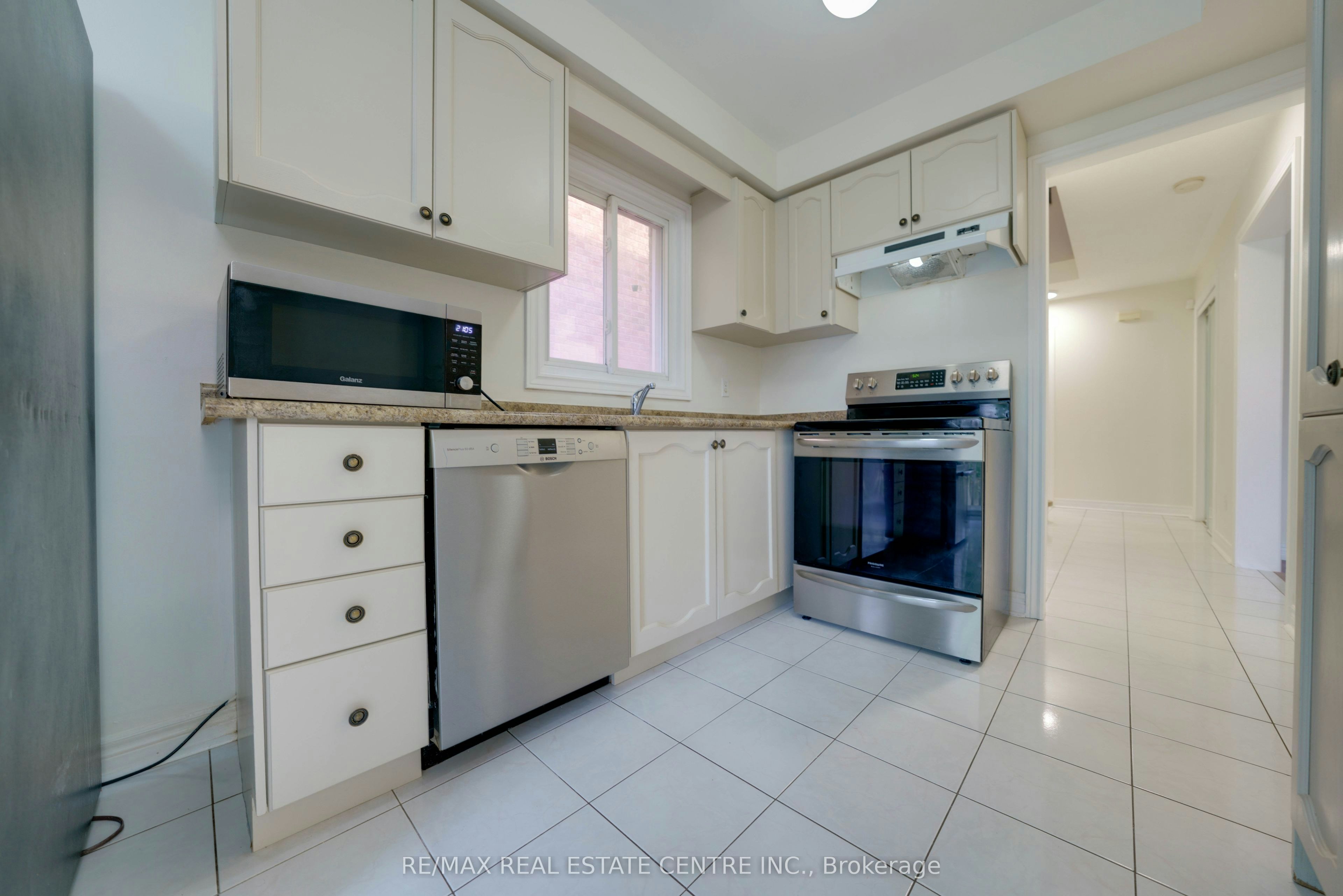 5915 Hemingway Road, Mississauga, ON, L5M 5K8 - 9