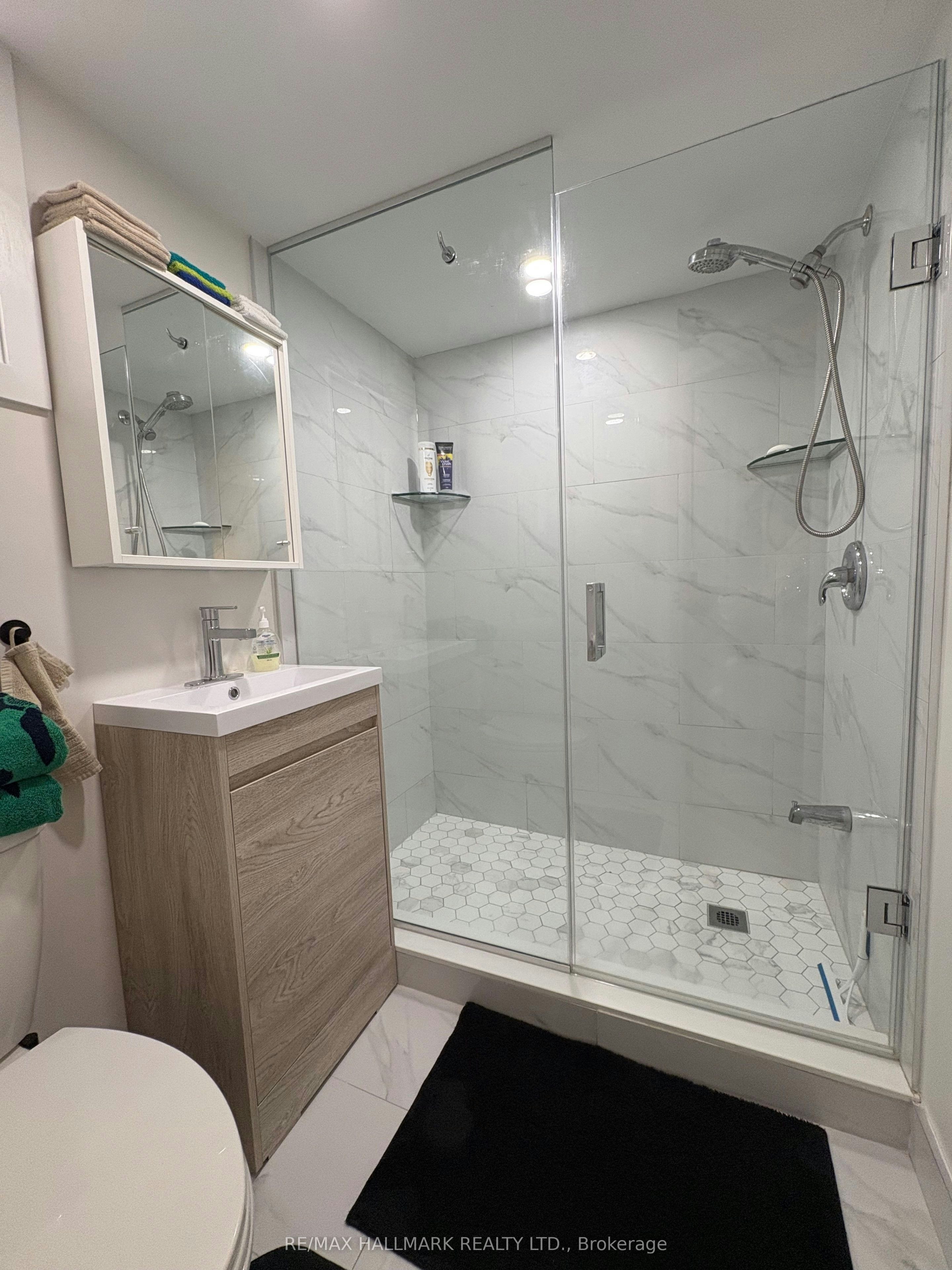 LOWER-67 Saskatoon Drive, Toronto, ON, M9P 2G1 - 8