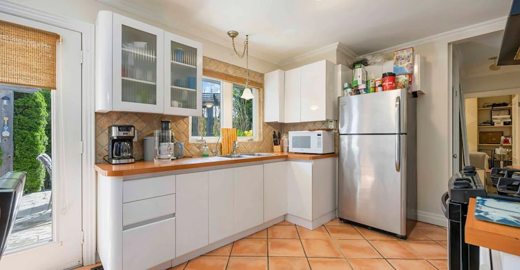 11 Duval Drive, Toronto, ON, M6L 2J9 - 10