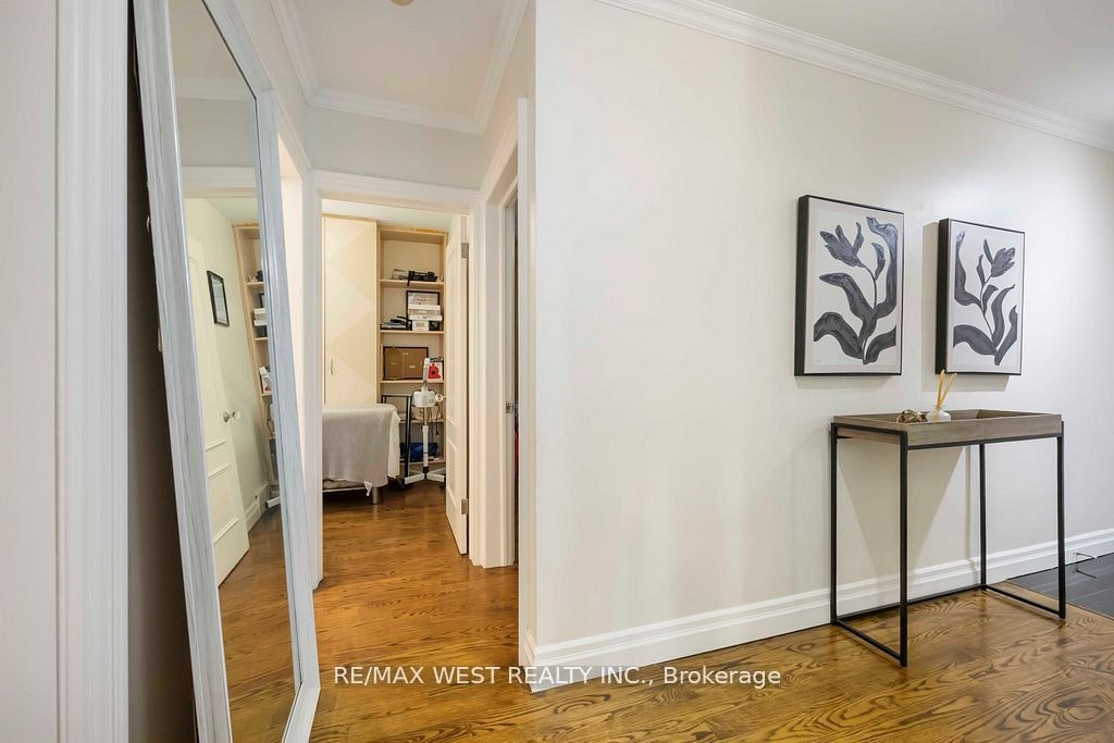 11 Duval Drive, Toronto, ON, M6L 2J9 - 6