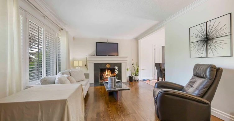 11 Duval Drive, Toronto, ON, M6L 2J9 - 7