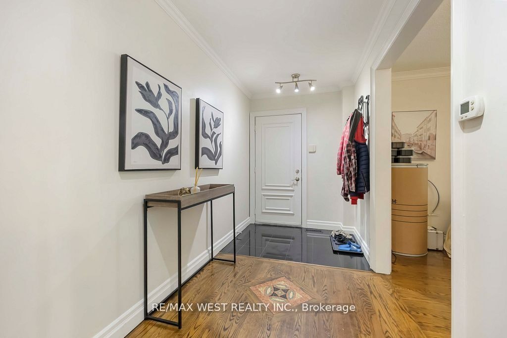 11 Duval Drive, Toronto, ON, M6L 2J9 - 5