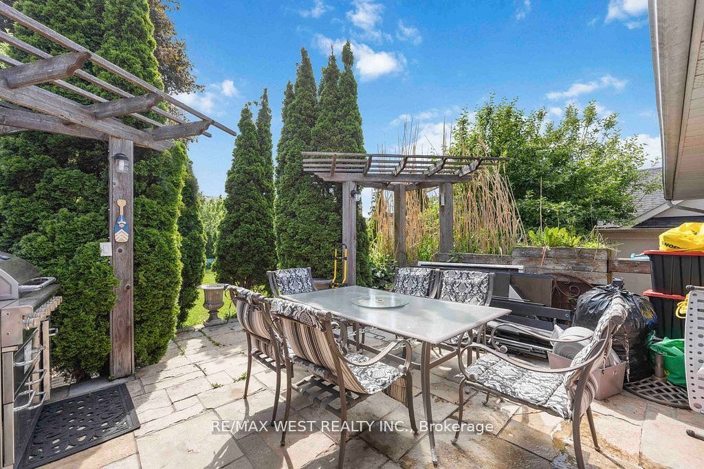 11 Duval Drive, Toronto, ON, M6L 2J9 - 24