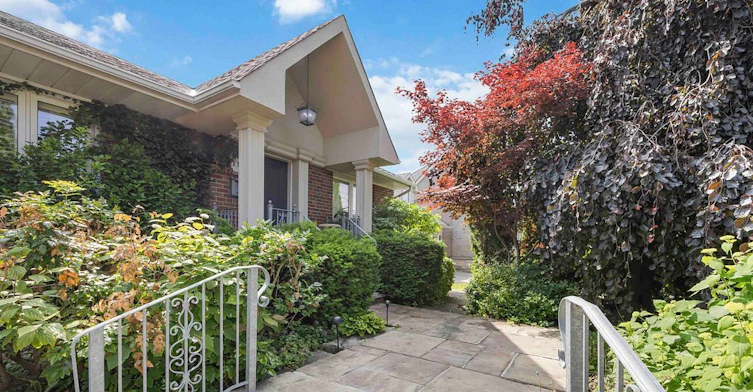11 Duval Drive, Toronto, ON, M6L 2J9 - 4