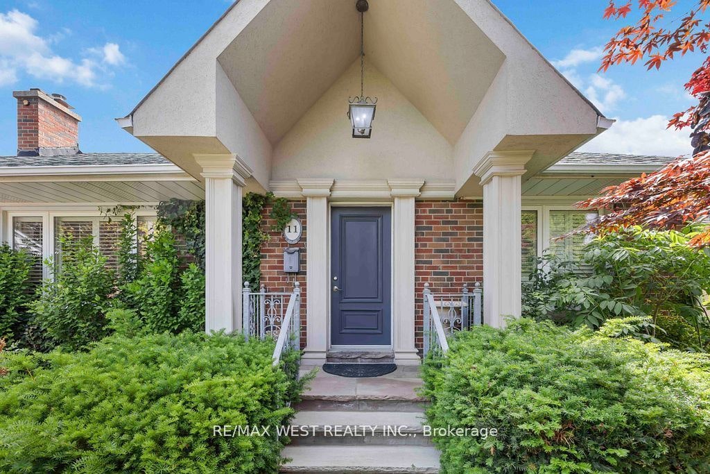 11 Duval Drive, Toronto, ON, M6L 2J9
