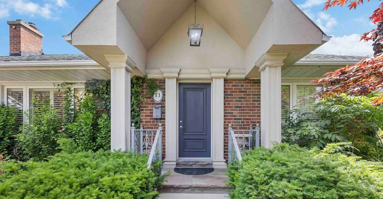 11 Duval Drive, Toronto, ON, M6L 2J9
