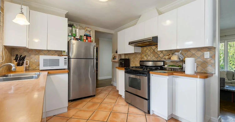 11 Duval Drive, Toronto, ON, M6L 2J9 - 12