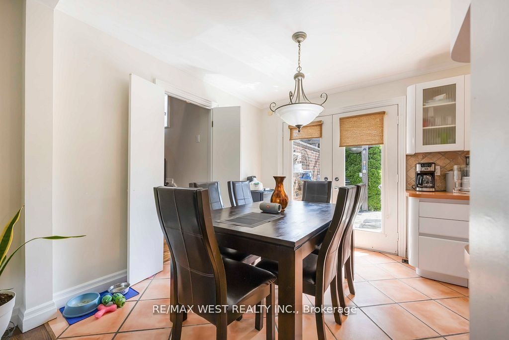 11 Duval Drive, Toronto, ON, M6L 2J9 - 16
