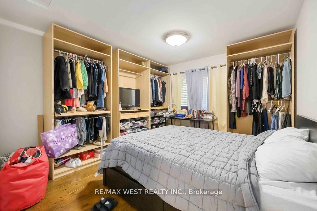 11 Duval Drive, Toronto, ON, M6L 2J9 - 18