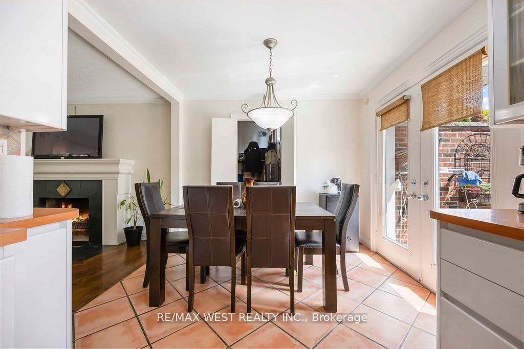 11 Duval Drive, Toronto, ON, M6L 2J9 - 17