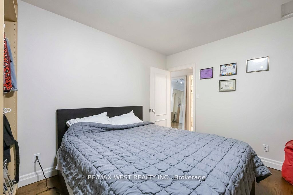 11 Duval Drive, Toronto, ON, M6L 2J9 - 19