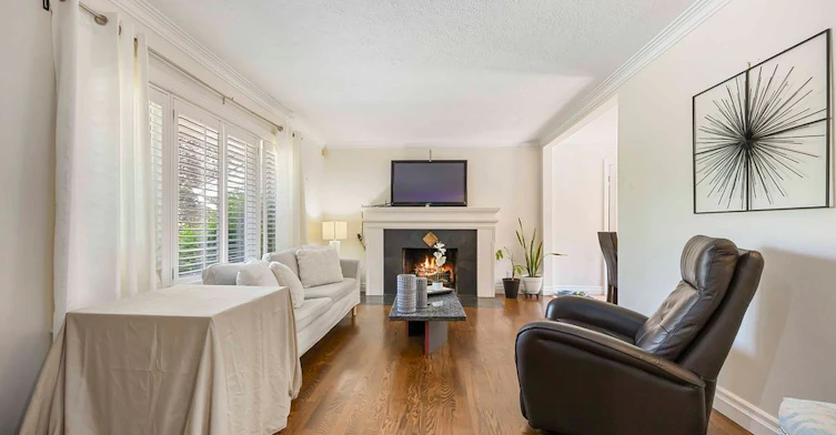 11 Duval Drive, Toronto, ON, M6L 2J9 - 8