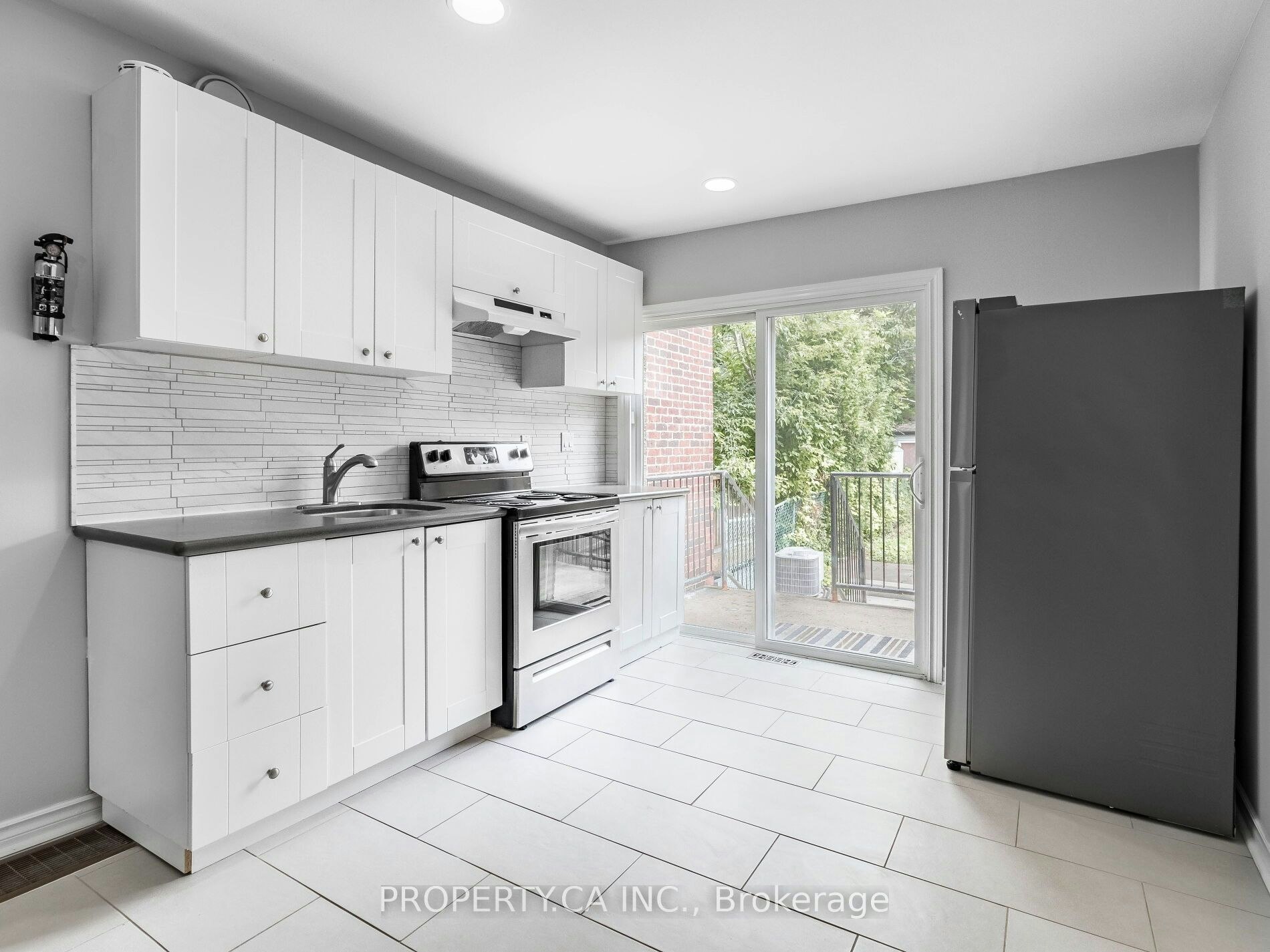 Main-285 Bartlett Avenue, Toronto, ON, M6H 3G3 - 3