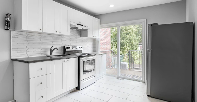 Main-285 Bartlett Avenue, Toronto, ON, M6H 3G3 - 3